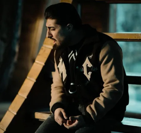 دانلود آهنگ امیر لیام بزا بره انگاری مسافره همراه با متن