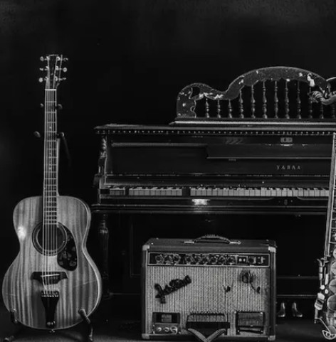 دانلود آهنگ افغانی خالد خلوت مسافری دلگیر است همراه با متن