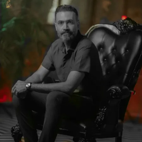 دانلود آهنگ رادمان بخند همراه با متن