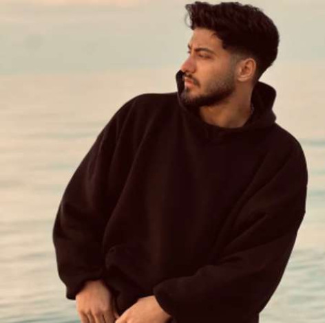 دانلود آهنگ گمه خوشگلی گمه دلبری امیر منصوریان همراه با متن